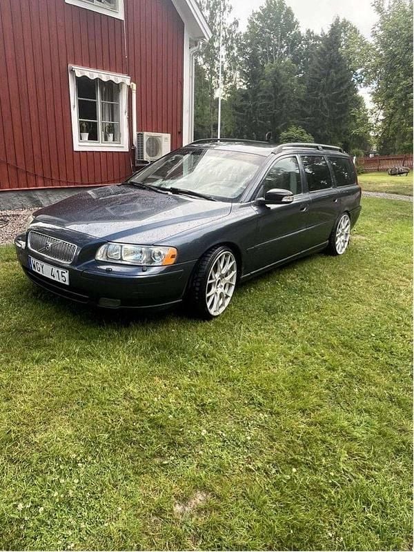 Blå Begagnad 2005 Volvo V70 Kombi | 20 000 kr (Marknadspris) - Bild 1/4