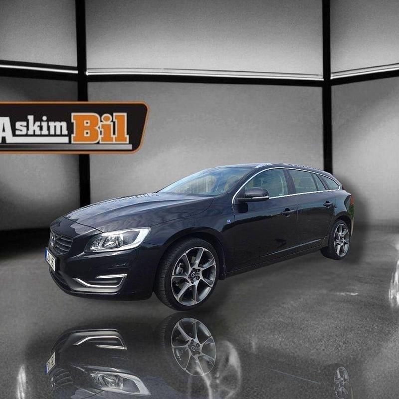 Svart Begagnad 2015 Volvo V60 Momentum Kombi | 185 900 kr (Marknadspris) - Bild 1/4