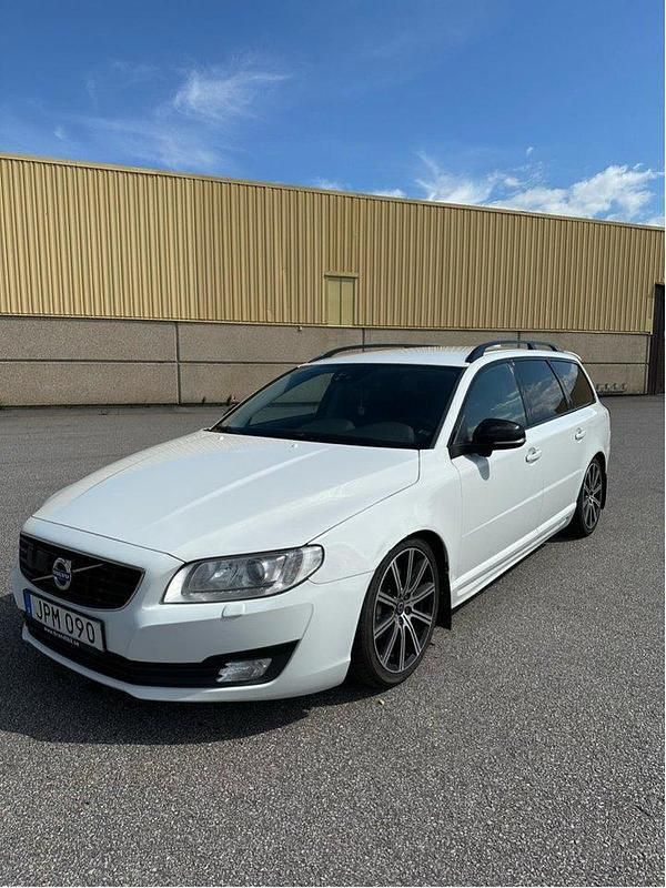 Vit Begagnad 2015 Volvo V70 Dynamic Kombi | 124 900 kr (Marknadspris) - Bild 1/4