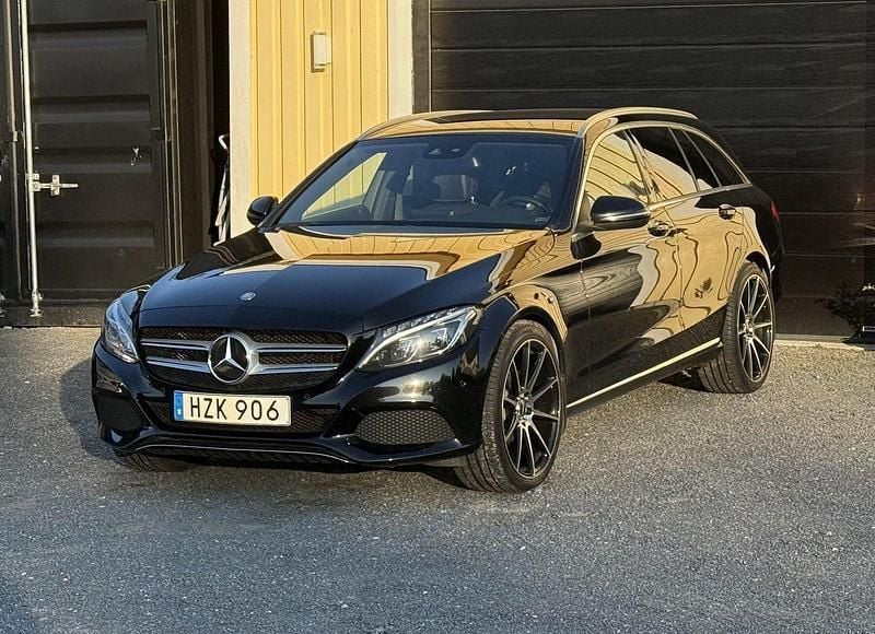 Svart Begagnad 2017 Mercedes C220 Kombi | 199 500 kr (Bra pris) - Bild 1/4