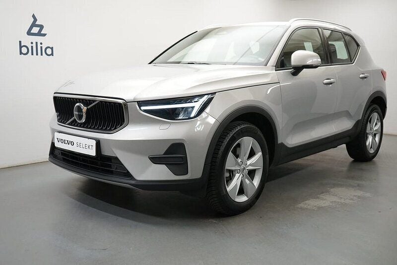 Silver Begagnad 2023 Volvo XC40 Core SUV | 349 900 kr (Bra pris) - Bild 1/3