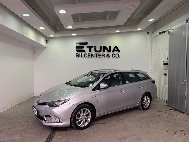 Begagnad Toyota Auris Touring Sports Active 136 HK (100 kW) 2017 Silver Kombi