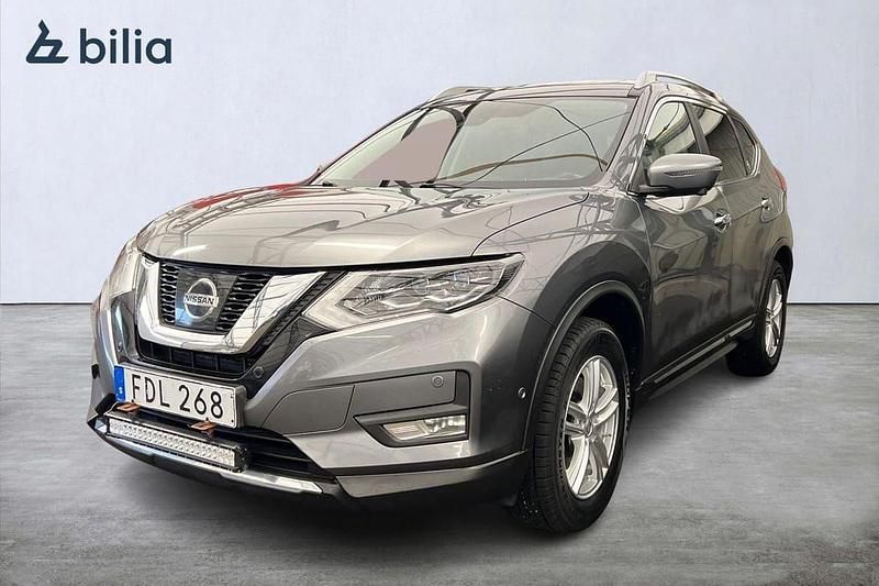 Grå Begagnad 2017 Nissan X-Trail SUV | 179 900 kr (Marknadspris) - Bild 1/3