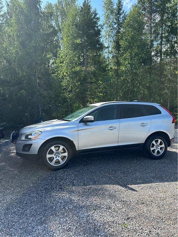 Begagnad 2009 Volvo XC60 SUV | 70 000 kr (Marknadspris) - Bild 1/4