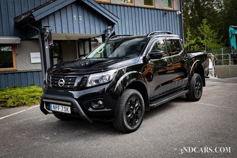 Svart Begagnad 2019 Nissan Navara 360º Pickup | 339 900 kr (Lite dyr) - Bild 1/4