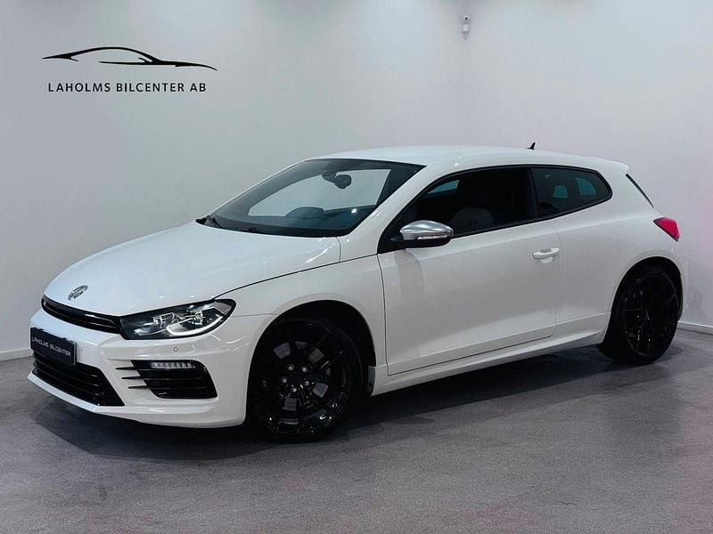 Vit Begagnad 2016 VW Scirocco R Sportkupé | 199 900 kr (Marknadspris) - Bild 1/4