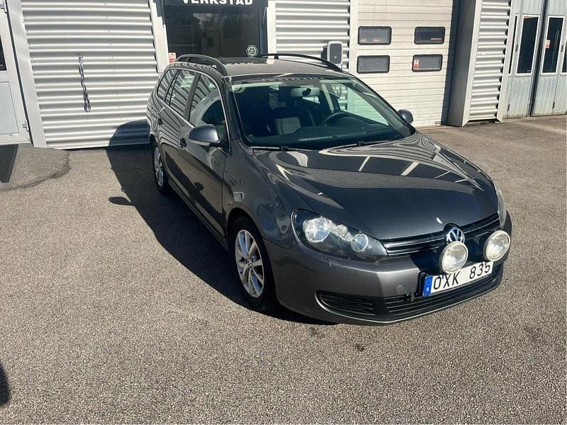 Grå Begagnad 2011 VW Golf VI Kombi | 15 000 kr (Superpris) - Bild 1/4