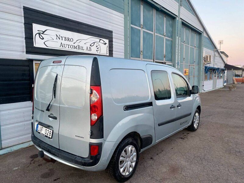 Begagnad Renault Kangoo 86 HK (63 kW) 2011 Silver Minibuss