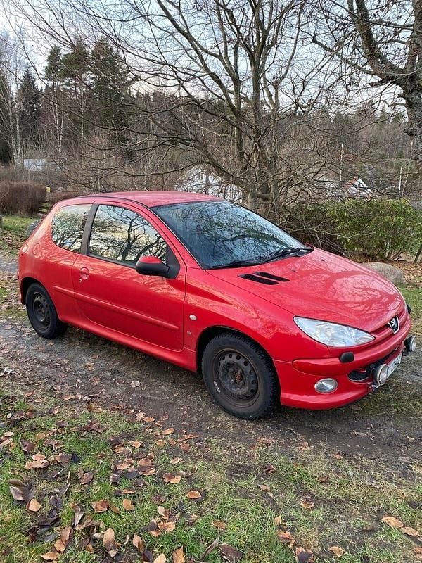 Begagnad 2004 Peugeot 206 Halvkombi | 19 999 kr (Marknadspris) - Bild 1/4