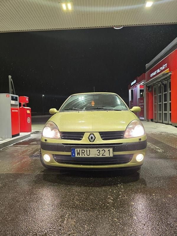 Begagnad Renault Clio R.S. 75 HK (55 kW) 2005 Halvkombi
