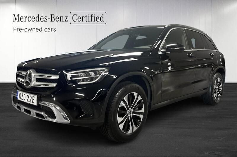 Svart (black) Begagnad 2021 Mercedes GLC300e SUV | 399 000 kr (Bra pris) - Bild 1/4
