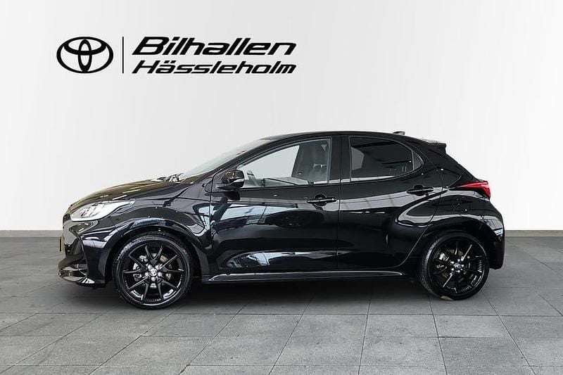 Begagnad Toyota Yaris Hybrid Style 117 HK (86 kW) 2023 Svart Halvkombi