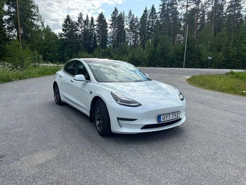 Begagnad Tesla Model 3 Long Range AWD 323 kW (440 HK) 2019 Vit Sedan