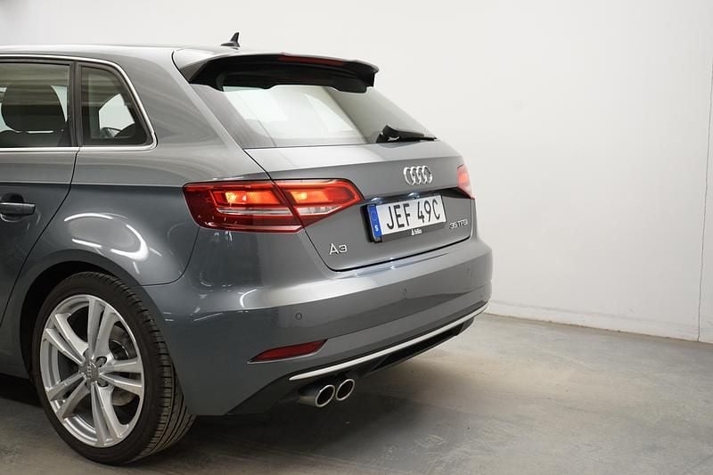 Begagnad Audi A3 Sport 151 HK (111 kW) 2019 Grå Sedan