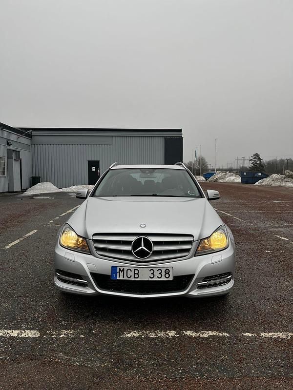 Begagnad Mercedes C180 156 HK (114 kW) 2012