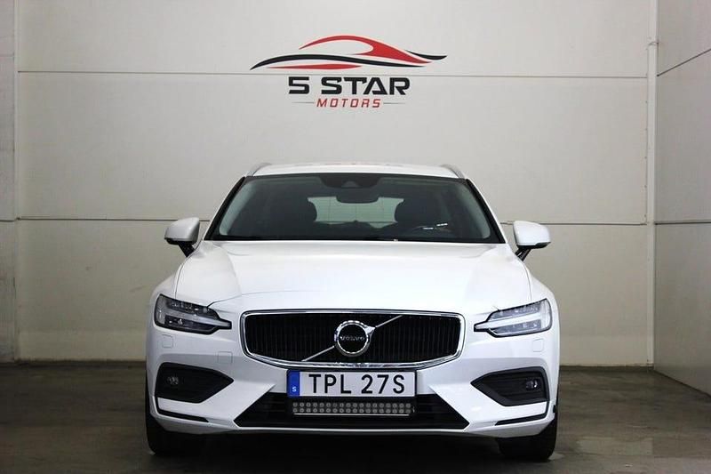 Begagnad Volvo V60 Momentum 190 HK (139 kW) 2020 Vit Kombi