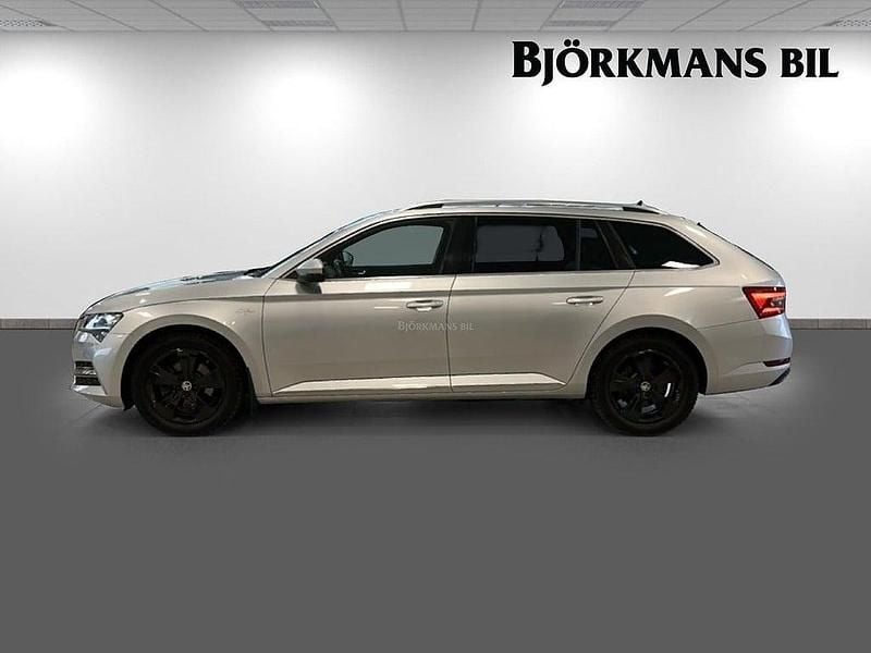 Begagnad Skoda Superb Business Line 218 HK (160 kW) 2020 Silver Kombi