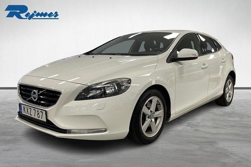 Vit Begagnad 2015 Volvo V40 Kinetic Kombi | 114 800 kr (Marknadspris) - Bild 1/4