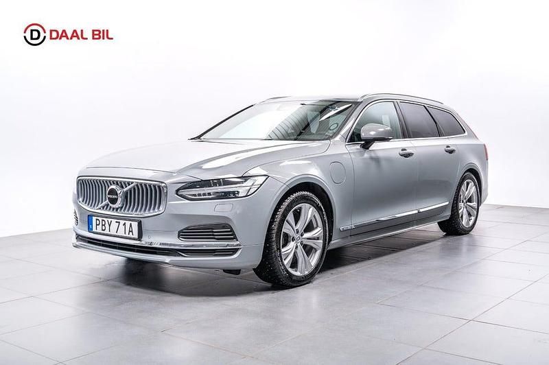 Begagnad Volvo V90 Core 350 HK (257 kW) 2024 Grå Kombi