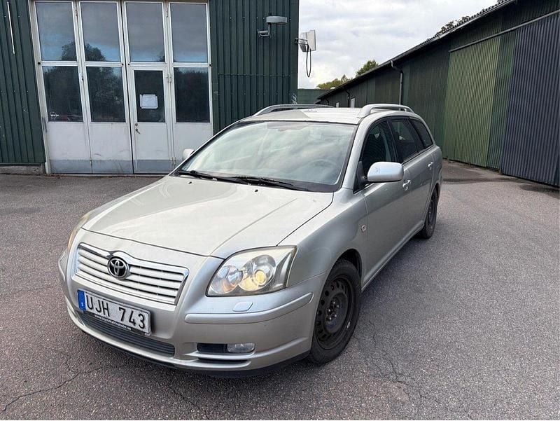 Silver Begagnad 2003 Toyota Avensis Kombi | 19 000 kr (Bra pris) - Bild 1/4