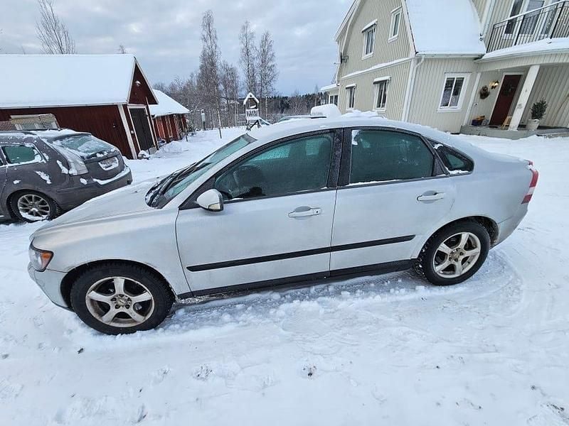 Begagnad 2005 Volvo S40 Sedan | 28 000 kr (Lite dyr) - Bild 1/4