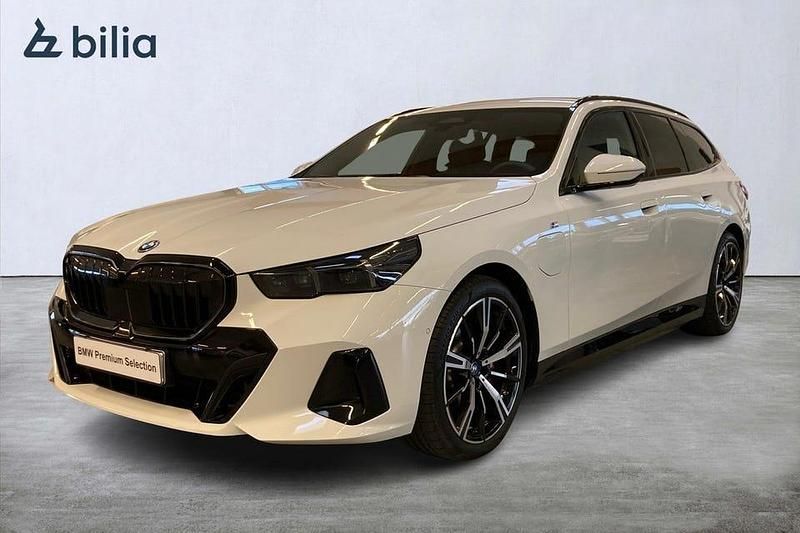 Begagnad BMW 530 M Sport 299 HK (219 kW) 2025 Vit Kombi