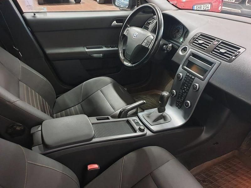 Begagnad Volvo V50 109 HK (80 kW) 2011 Svartmetallic Kombi