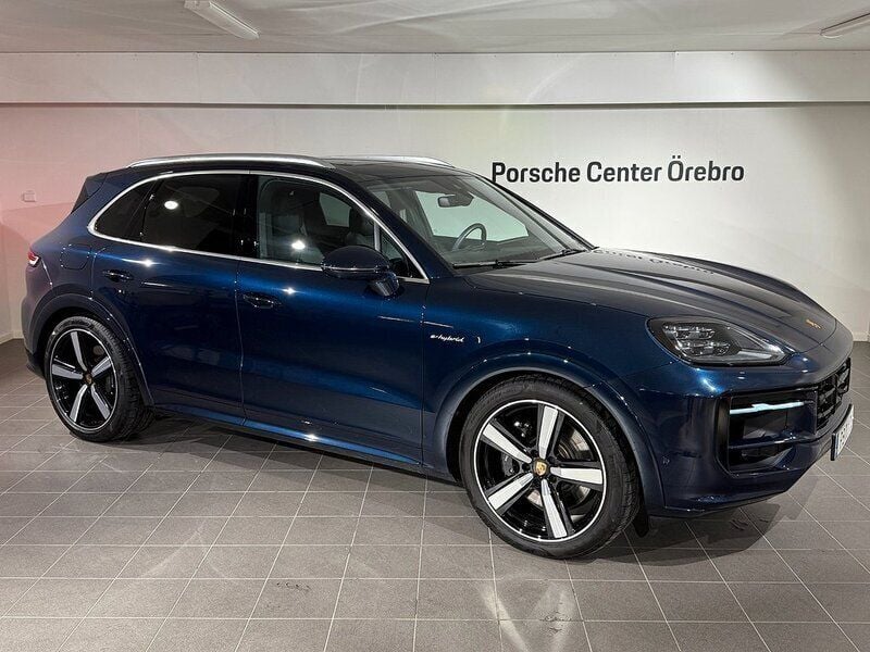 Blå Begagnad 2024 Porsche Cayenne S E-Hybrid SUV | 1 499 000 kr (Bra pris) - Bild 1/4
