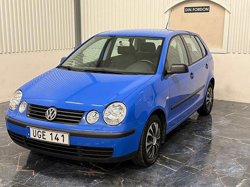 Blå Begagnad 2003 VW Polo Basis Halvkombi | 24 900 kr (Marknadspris) - Bild 1/4