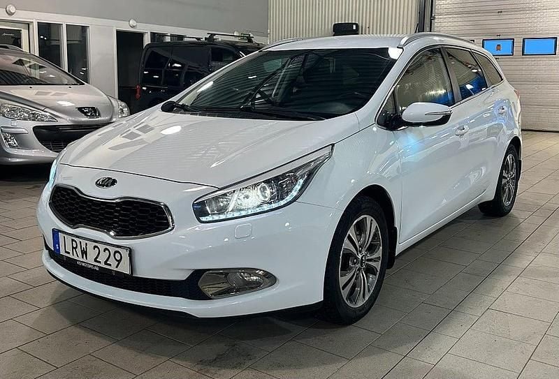 Vit Begagnad 2014 Kia Ceed Sportswagon Comfort Kombi | 109 900 kr (Marknadspris) - Bild 1/4