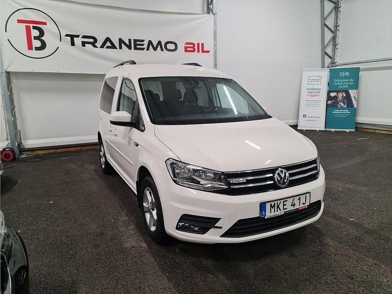 Vit Begagnad 2020 VW Caddy Maxi Life Minibuss | 139 000 kr (Marknadspris) - Bild 1/4