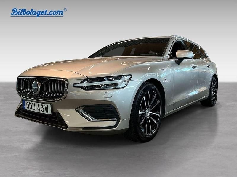 Grå Begagnad 2025 Volvo V60 Plus Kombi | 549 000 kr (Dyr) - Bild 1/4