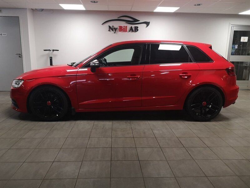 Röd Begagnad 2014 Audi A3 Sportback Attraction Halvkombi | 108 000 kr (Bra pris) - Bild 1/4