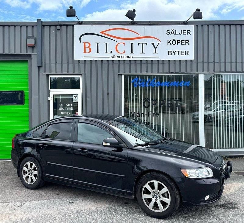 Svart Begagnad 2012 Volvo S40 Momentum Sedan | 59 900 kr (Marknadspris) - Bild 1/4