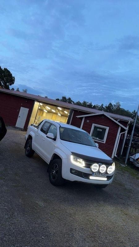 Vit Begagnad 2016 VW Amarok Highline Pickup | 200 000 kr (Marknadspris) - Bild 1/3