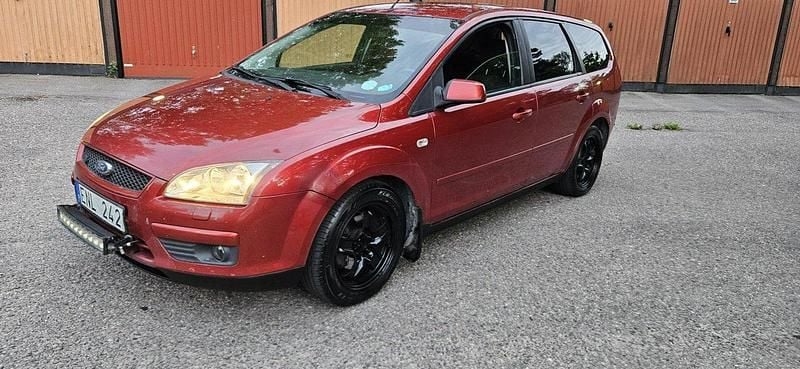 Orange Begagnad 2008 Ford Focus Trend Kombi | 17 500 kr (Marknadspris) - Bild 1/4