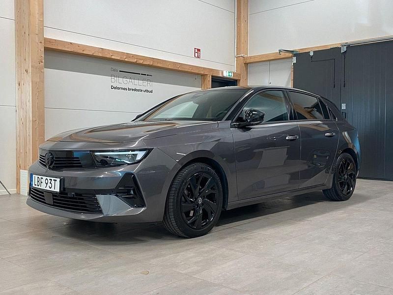 Grå Begagnad 2024 Opel Astra Halvkombi | 249 500 kr (Bra pris) - Bild 1/4