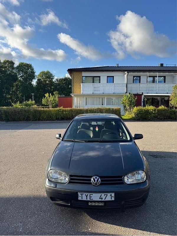 Grå Begagnad 2003 VW Golf IV Basis Halvkombi | 12 900 kr (Bra pris) - Bild 1/4