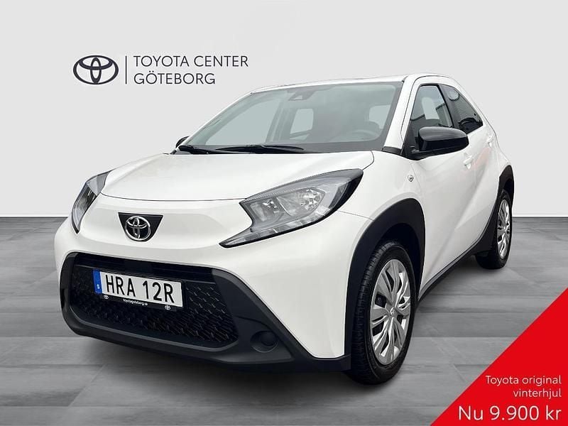 Vit Begagnad 2022 Toyota Aygo X Play SUV | 144 900 kr (Bra pris) - Bild 1/2