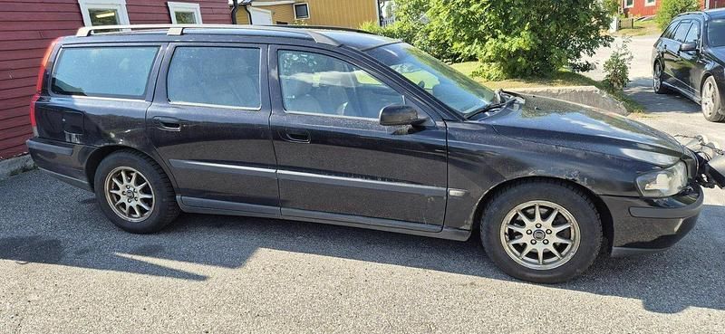 Svart Begagnad 2004 Volvo V70 Business Edition Kombi | 7 000 kr (Superpris) - Bild 1/3