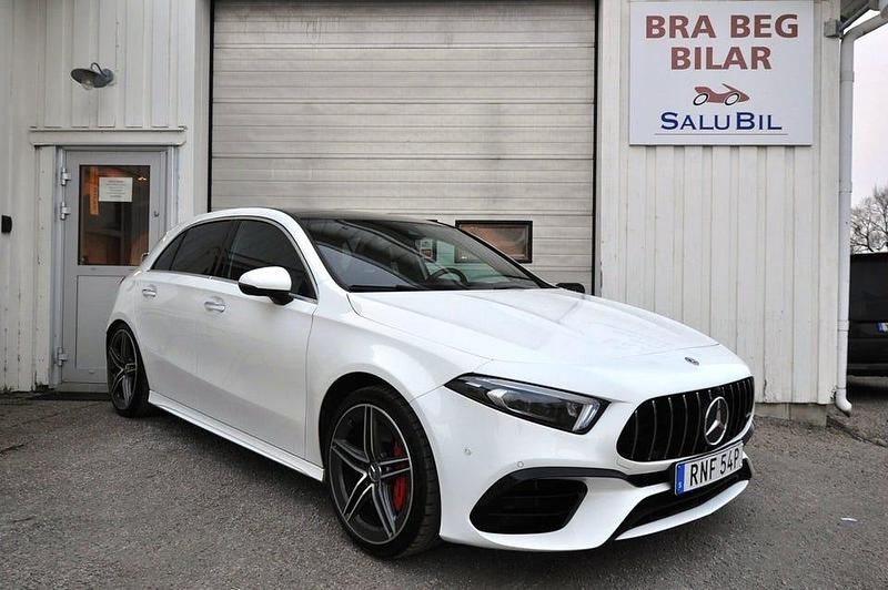 Vit Begagnad 2020 Mercedes A45 AMG AMG Halvkombi | 459 000 kr (Superpris) - Bild 1/4