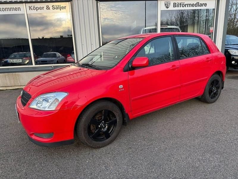 Röd Begagnad 2003 Toyota Corolla Halvkombi | 39 900 kr (Marknadspris) - Bild 1/4