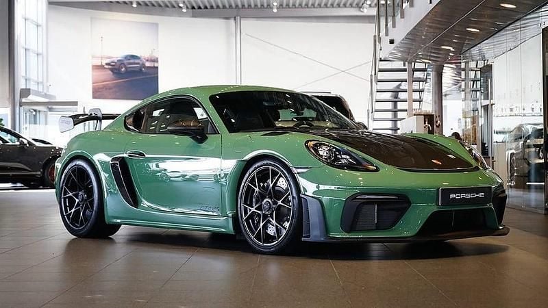 Grön Begagnad 2023 Porsche 718 Cayman GT4 Sportkupé | 1 579 000 kr (Bra pris) - Bild 1/4