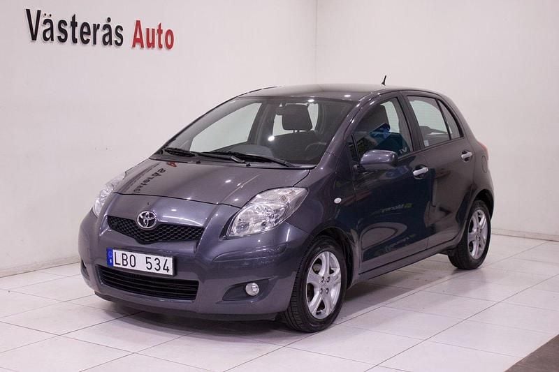 Mörkgrå Begagnad 2010 Toyota Yaris Halvkombi | 37 000 kr (Bra pris) - Bild 1/4