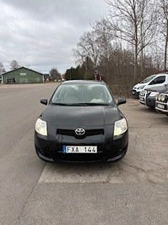 Begagnad Toyota Auris 126 HK (92 kW) 2007 Svart Halvkombi