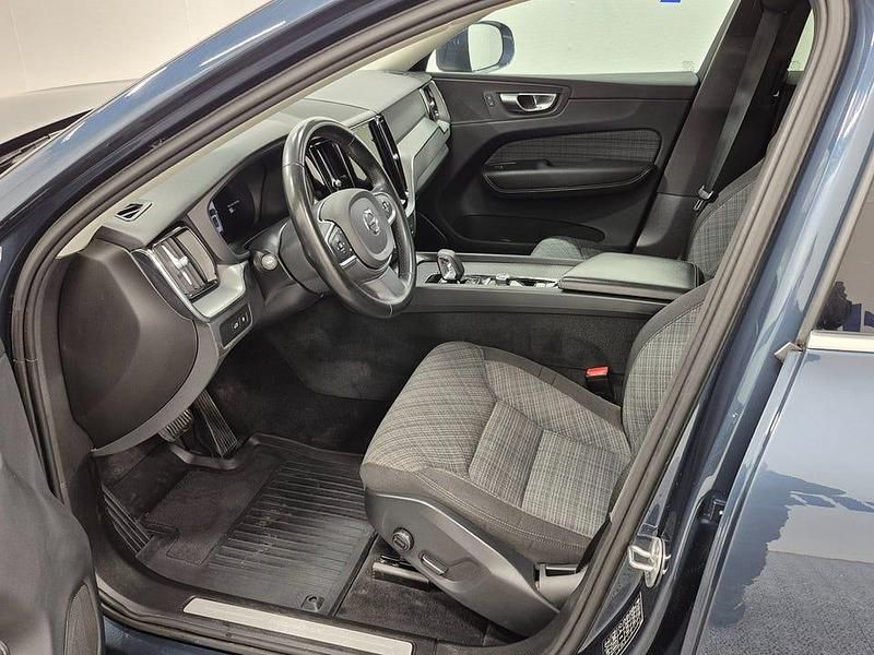 Begagnad Volvo XC60 Core 253 HK (186 kW) 2023 Denimblå metallic SUV