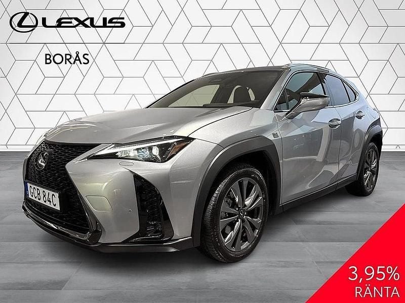Silver Begagnad 2025 Lexus UX 300h Sport Design Packet SUV | 394 900 kr (Marknadspris) - Bild 1/4