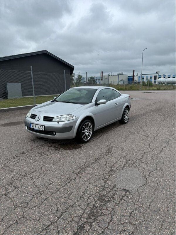 Grå Begagnad 2005 Renault Mégane Cabriolet Cab | 31 000 kr (Marknadspris) - Bild 1/4