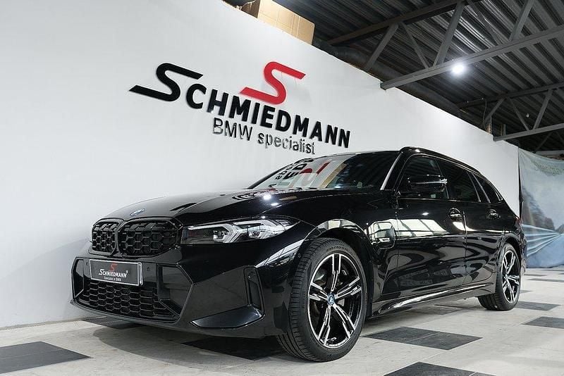 Svart Begagnad 2022 BMW 330e M Sport Kombi | 389 900 kr (Lite dyr) - Bild 1/4