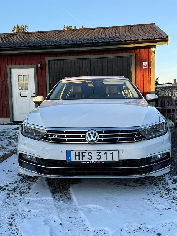 Begagnad 2016 VW Passat R-line | 105 000 kr (Dyr) - Bild 1/4